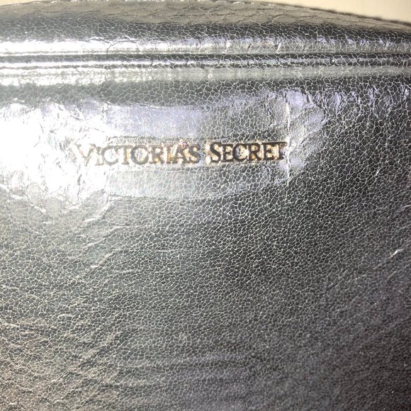 NEW - Victoria's Secret Silver Chain Link Strap Faux Snakeskin Crossbody Bag - Picture 9 of 15